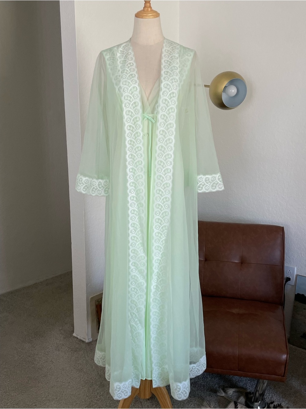 Vintage 1960s Miss Elaine Romantic Lace Trim Chemise Slip Peignoir Robe Set